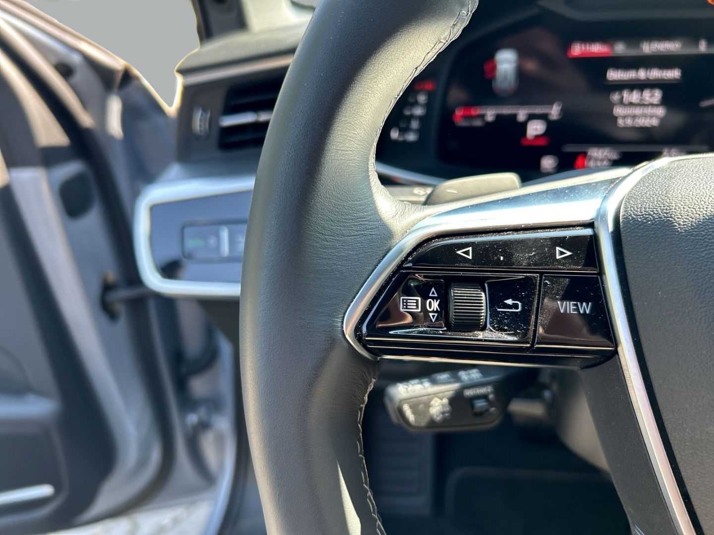 Fahrzeugabbildung Audi A6 AVANT SLINE40 TDI,LED,ASSISTENZ PLUS,AHK,VIRT
