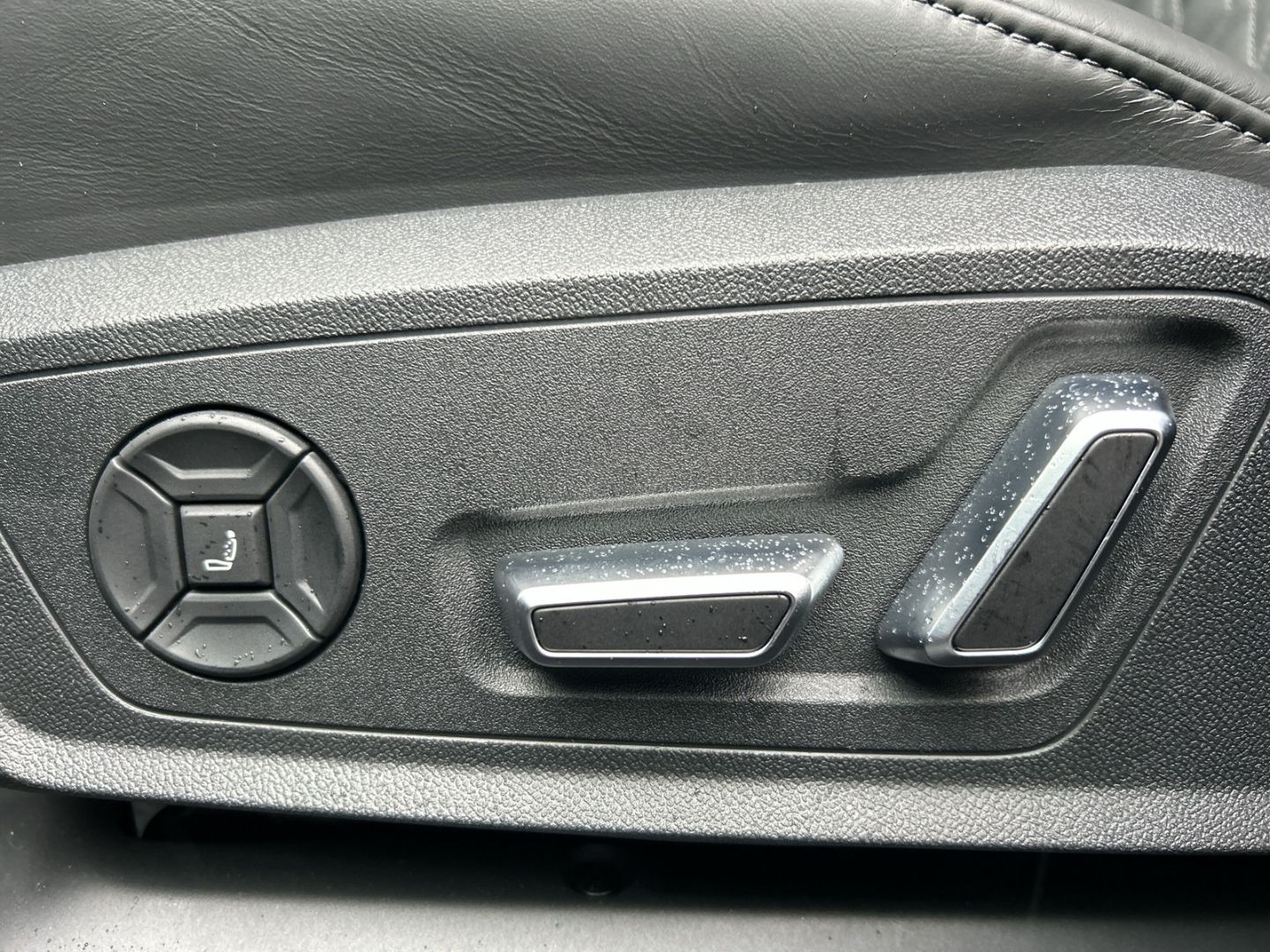 Fahrzeugabbildung Audi S5 AVANT TFSI  HEADUP,LED,MEMORY,CARPLAY,NAVI