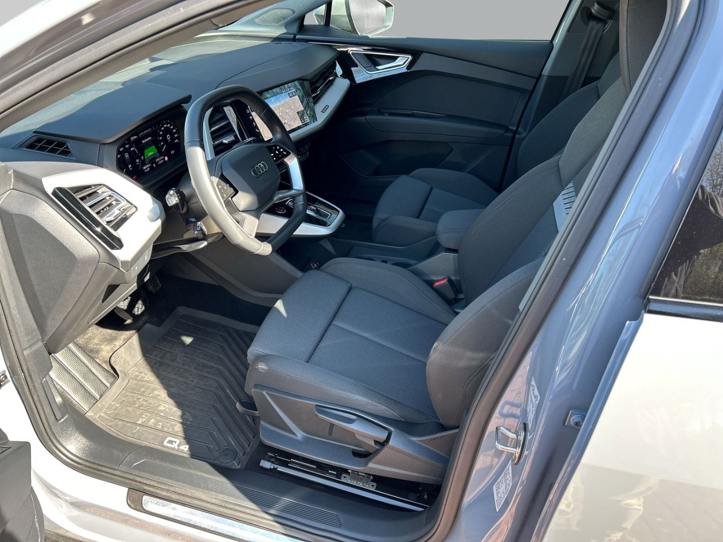 Fahrzeugabbildung Audi Q4 50 LED,SPORTPAKET,VIRTUAL,LEDER,21ZOLL,NAVI