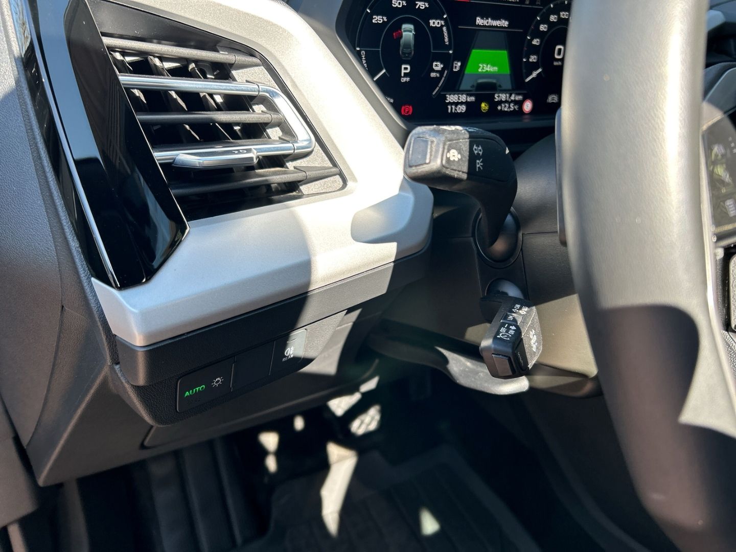 Fahrzeugabbildung Audi Q4 50 LED,SPORTPAKET,VIRTUAL,LEDER,21ZOLL,NAVI