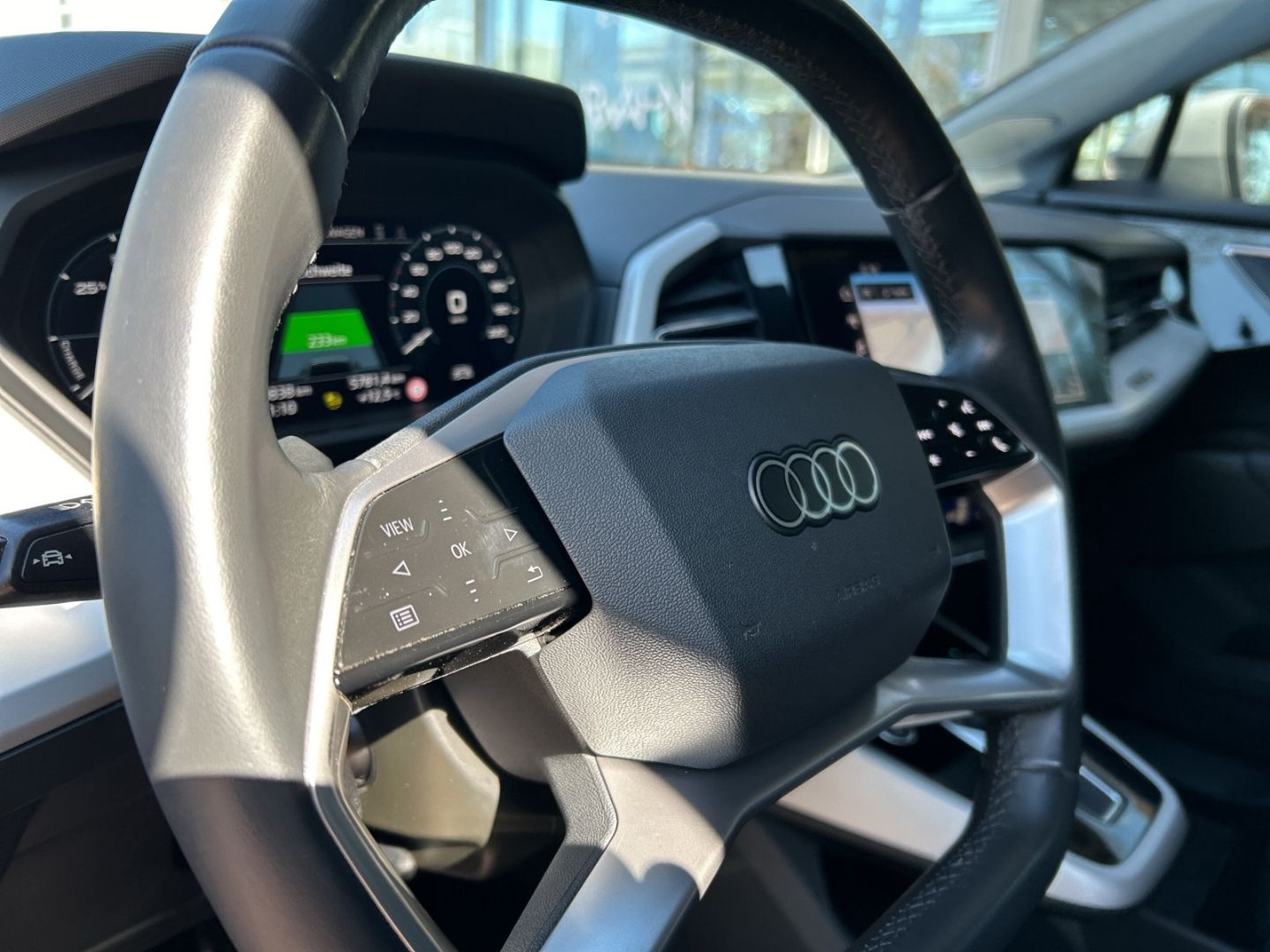 Fahrzeugabbildung Audi Q4 50 LED,SPORTPAKET,VIRTUAL,LEDER,21ZOLL,NAVI