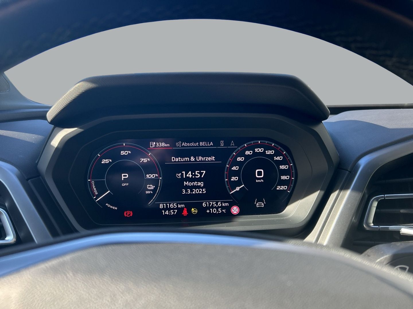 Fahrzeugabbildung Audi Q4 basis 40 MMI NAVI LED Sportpaket El. Panodach
