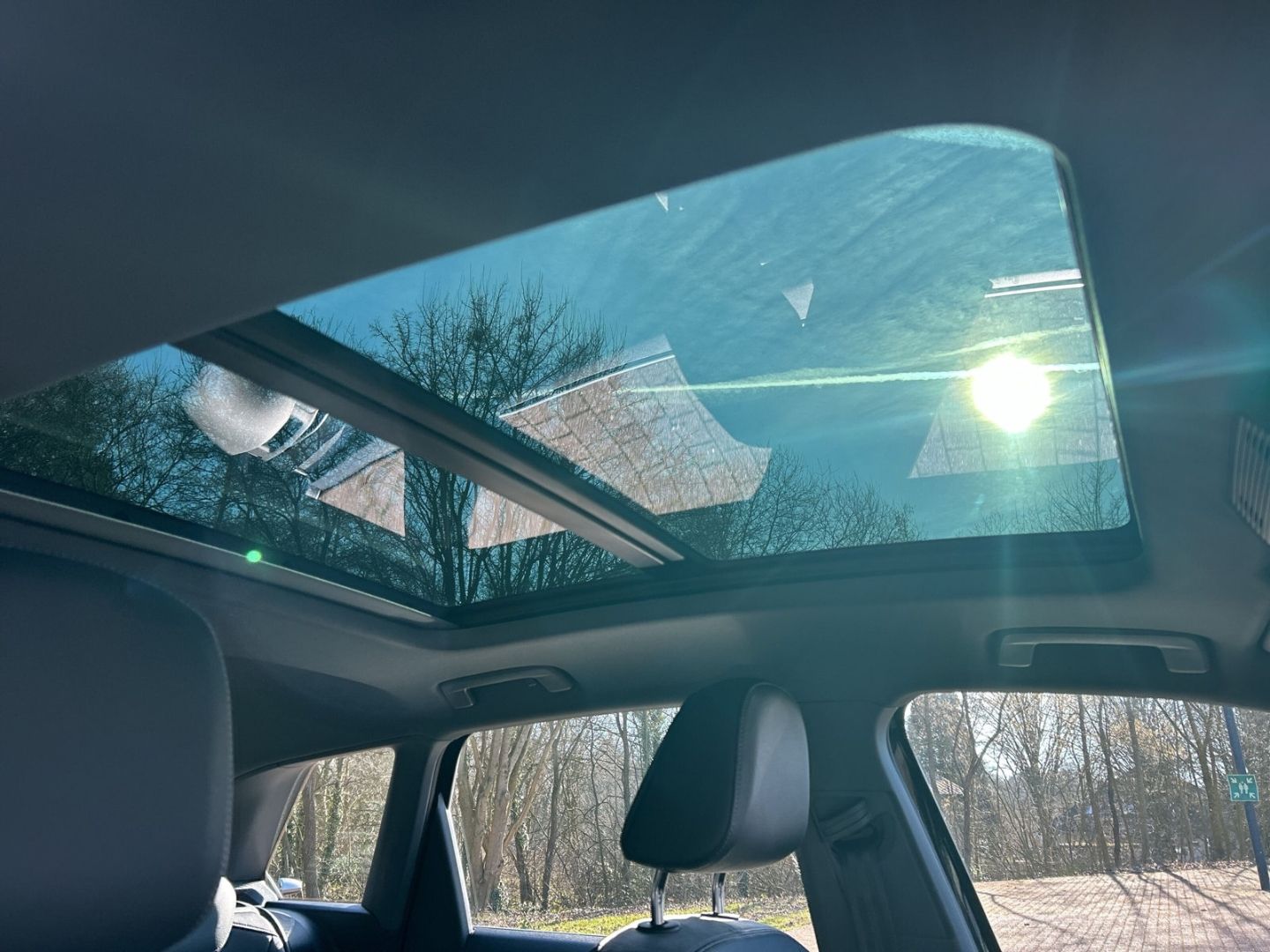 Fahrzeugabbildung Audi Q4 basis 40 MMI NAVI LED Sportpaket El. Panodach