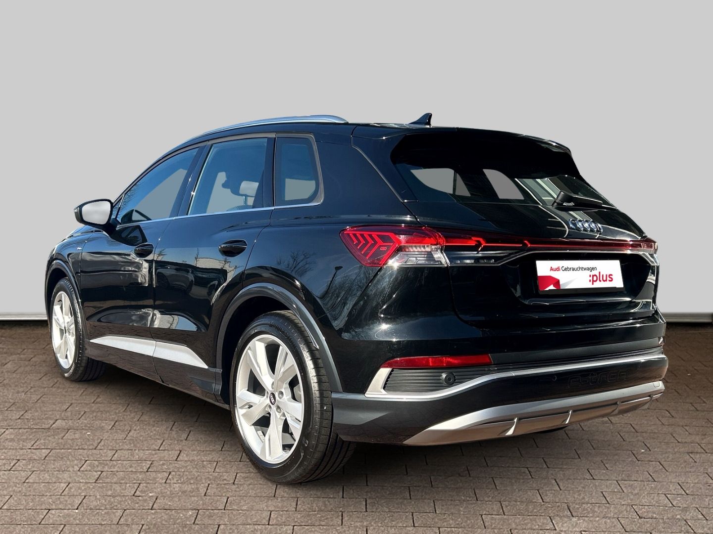 Fahrzeugabbildung Audi Q4 basis 40 MMI NAVI LED Sportpaket El. Panodach
