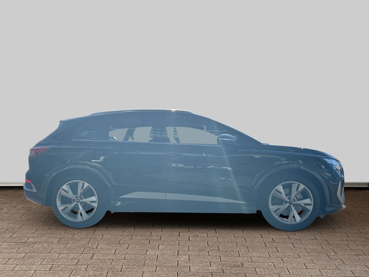 Fahrzeugabbildung Audi Q4 basis 40 MMI NAVI LED Sportpaket El. Panodach