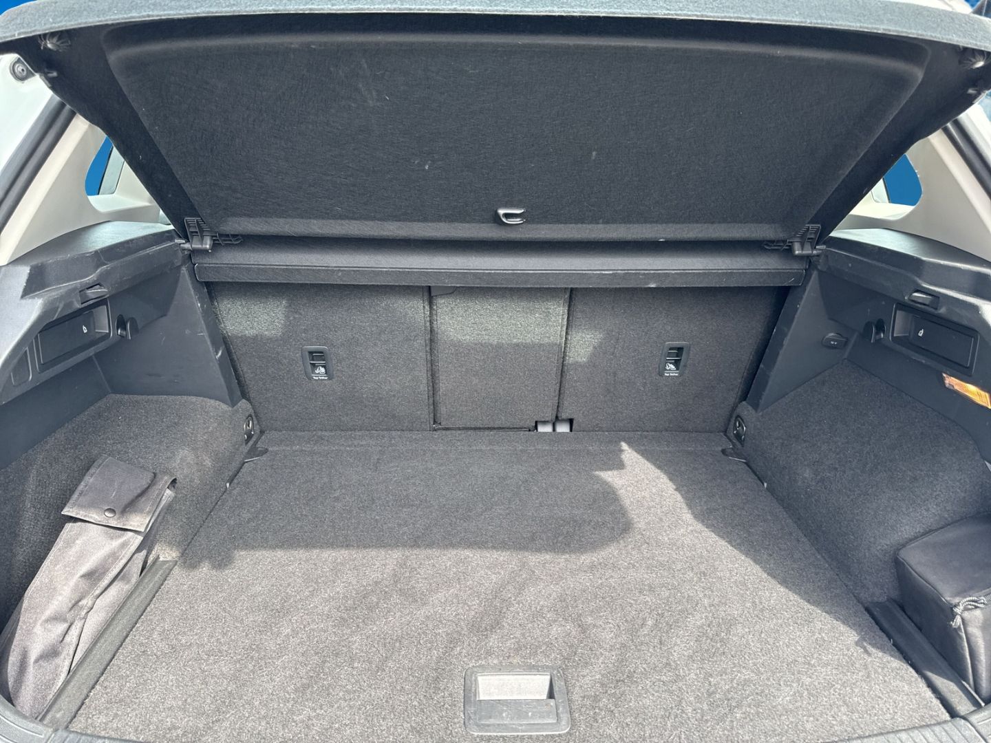 Fahrzeugabbildung Volkswagen Tiguan 1.5 TSI Highline Rear View Climatronic