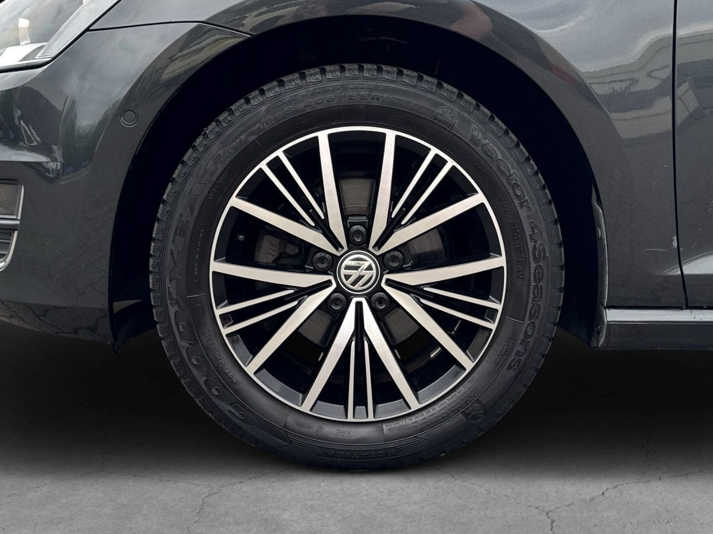 Fahrzeugabbildung Volkswagen Golf VII 1.2 TSI Allstar Navi Standheizung