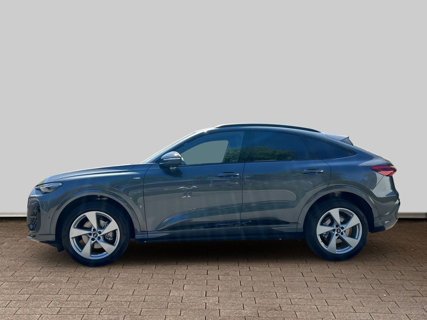Fahrzeugabbildung Audi Q5 SPORTB.TFSI LED+MEMORY+LEDER+TECH PLUS+PARK L