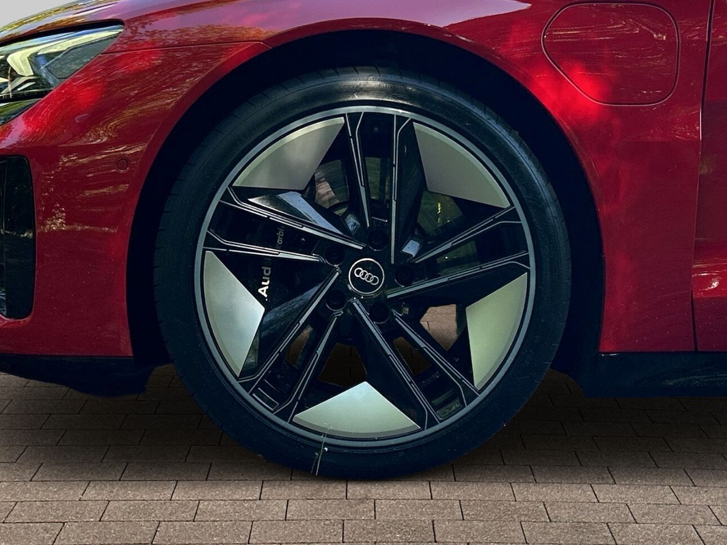 Fahrzeugabbildung Audi e-tron GT LASER+LUFT+HUD+PANO+KAMERA+B&O+DYNAMIK