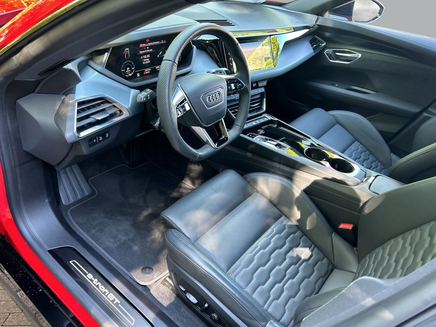 Fahrzeugabbildung Audi e-tron GT LASER+LUFT+HUD+PANO+KAMERA+B&O+DYNAMIK
