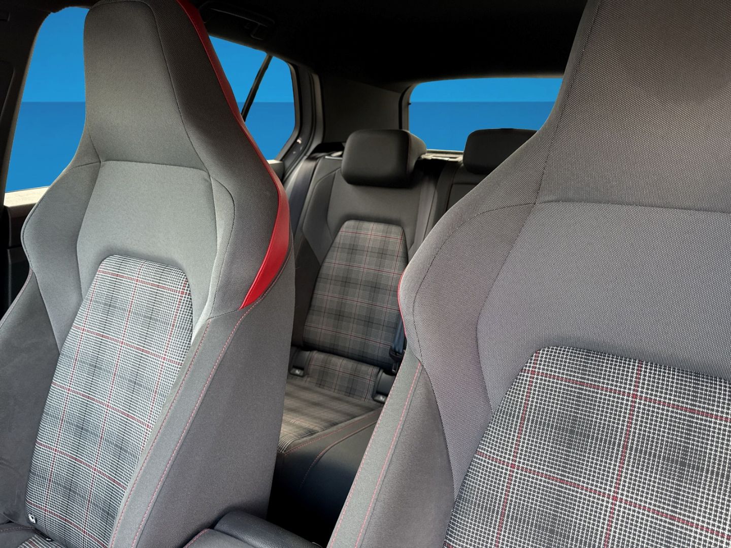 Fahrzeugabbildung Volkswagen Golf 8 GTI  2.0 TSI DSG Rear View LED-Matrix