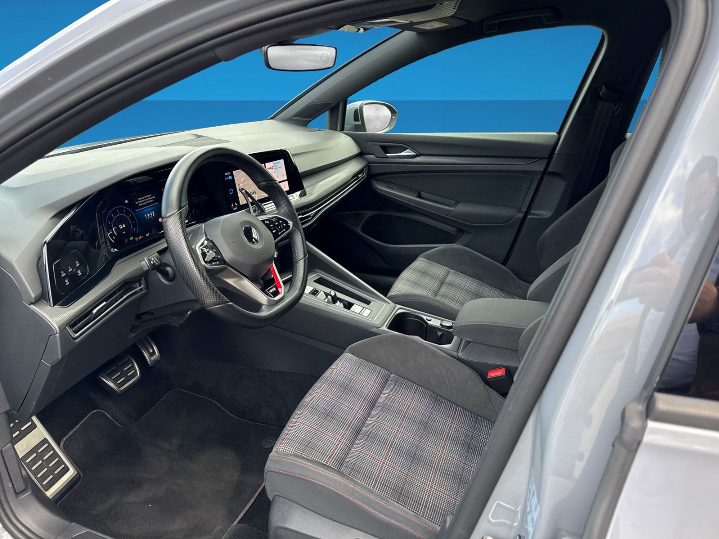 Fahrzeugabbildung Volkswagen Golf 8 GTI  2.0 TSI DSG Rear View LED-Matrix