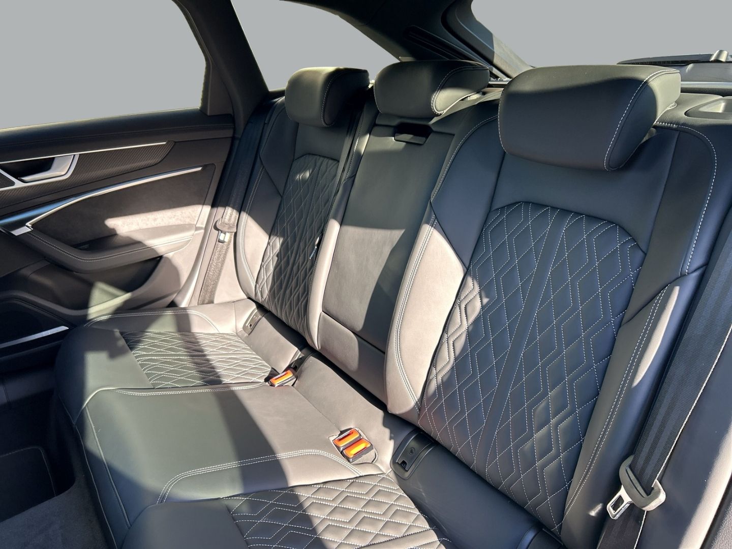 Fahrzeugabbildung Audi S6 AVANT MATRIX,HEADUP,PANO,AHK,VIRTUEL,STANDHZ
