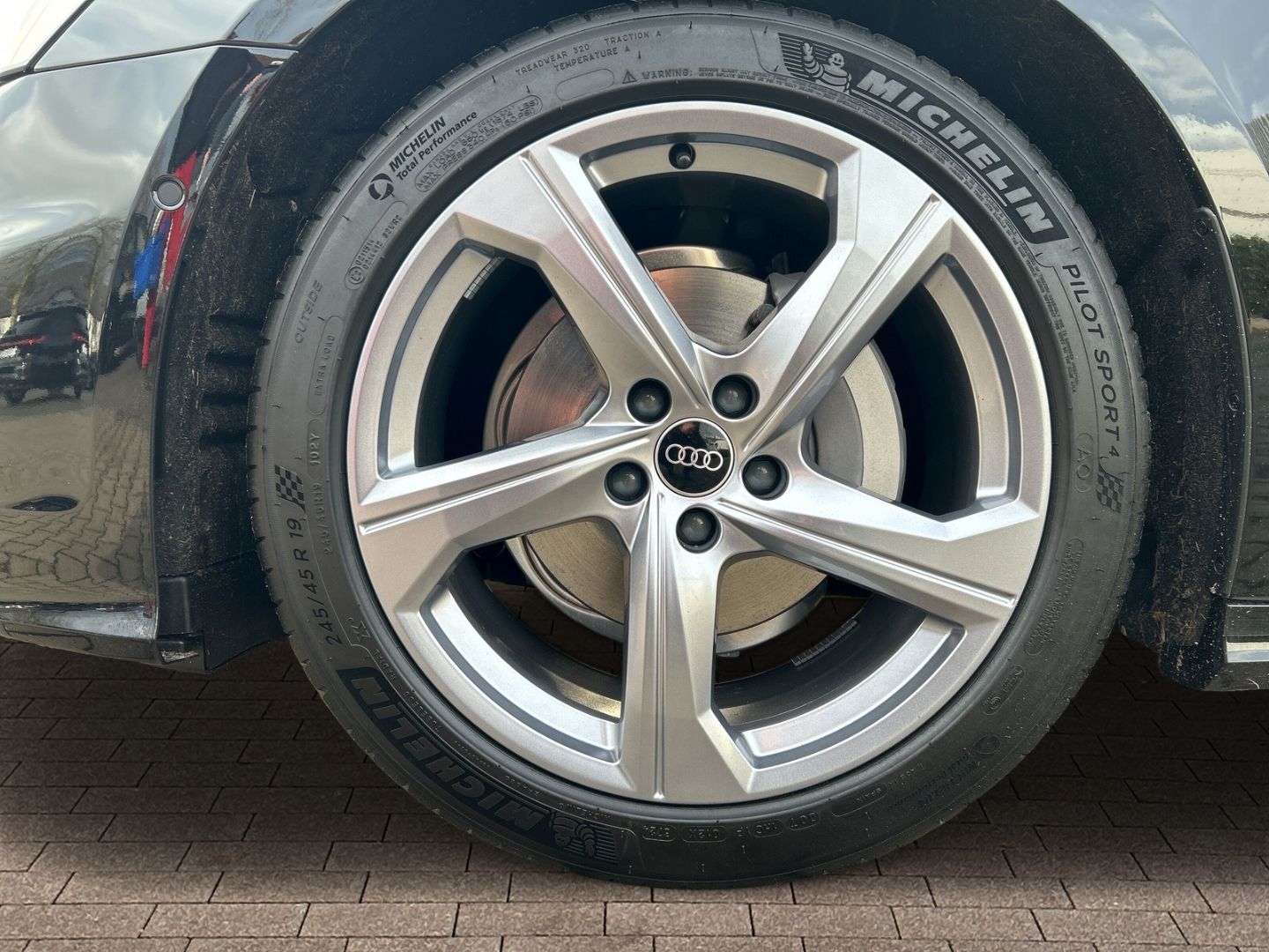 Fahrzeugabbildung Audi A6 AVANT 40TDI QUATTRO LED,AHK,VIRTUAL,360KAMERA