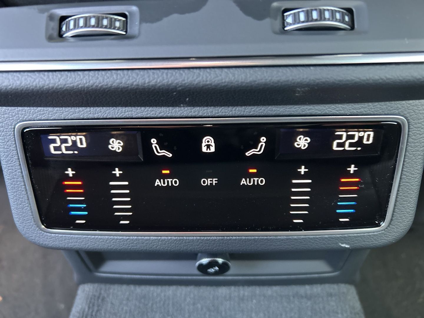 Fahrzeugabbildung Audi A6 AVANT 40TDI QUATTRO LED,AHK,VIRTUAL,360KAMERA