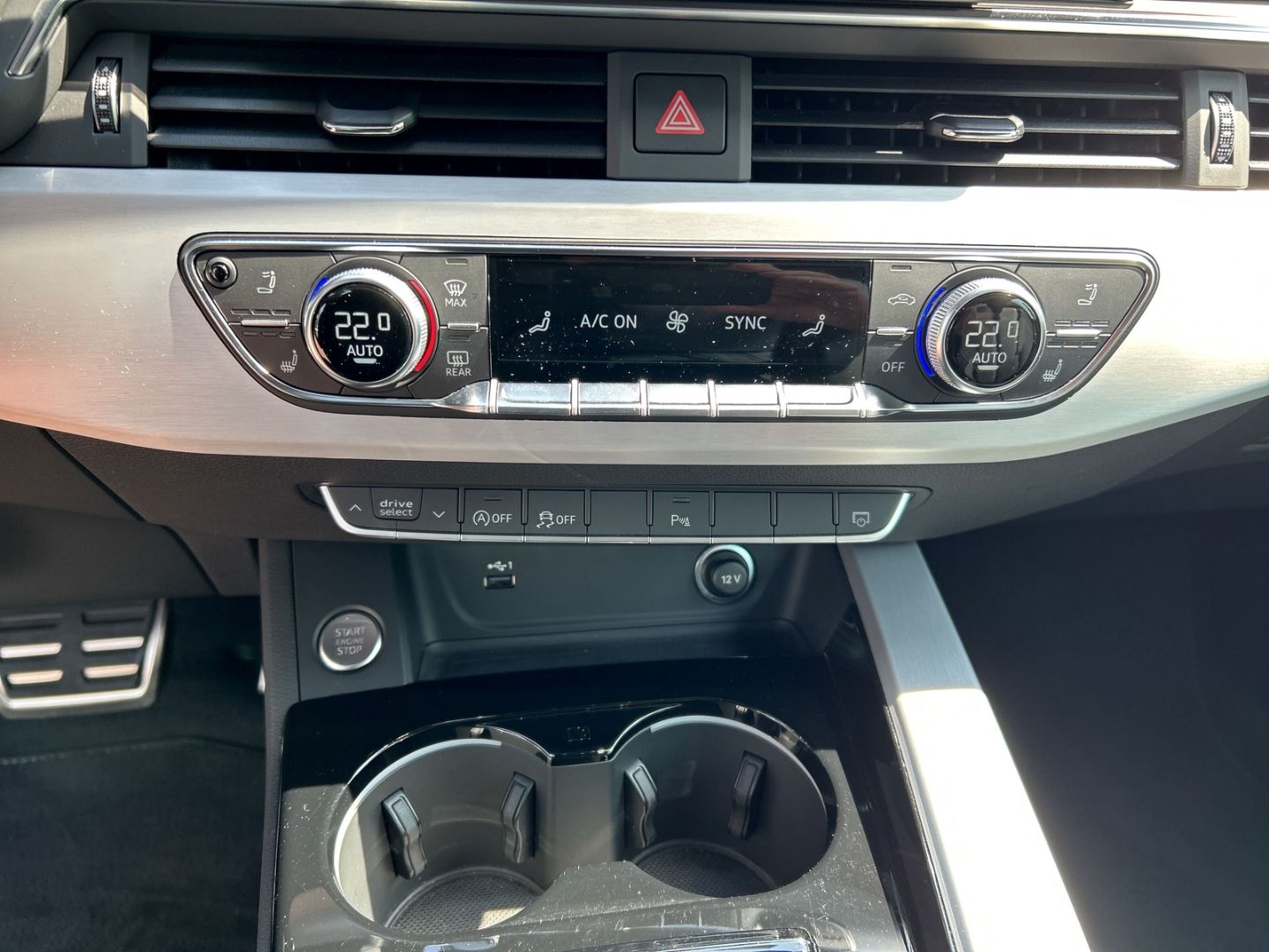 Fahrzeugabbildung Audi A5 Cabriolet 40 TFSI S-LINE+MATRIX-LED+AHK+VIRTU