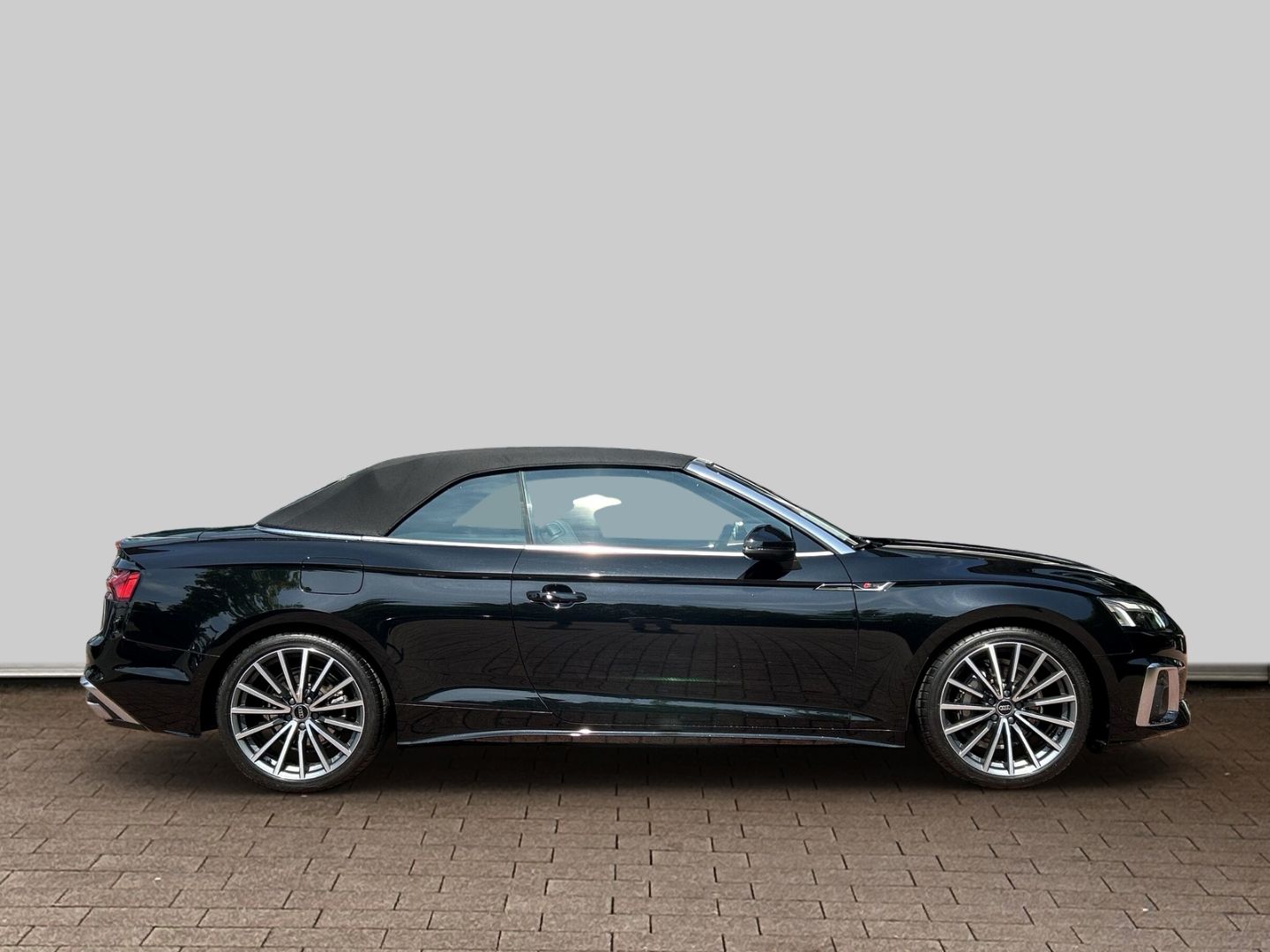 Fahrzeugabbildung Audi A5 Cabriolet 40 TFSI S-LINE+MATRIX-LED+AHK+VIRTU