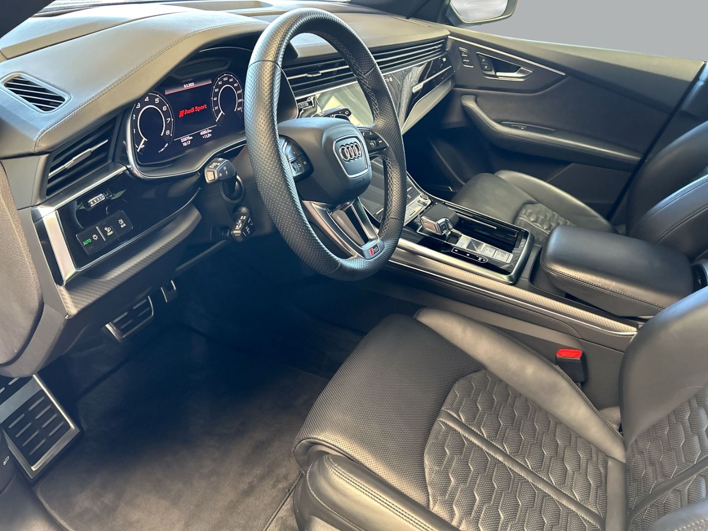 Fahrzeugabbildung Audi RSQ8 4.0 TFSI quattro tiptronic Matrix B&O Pano