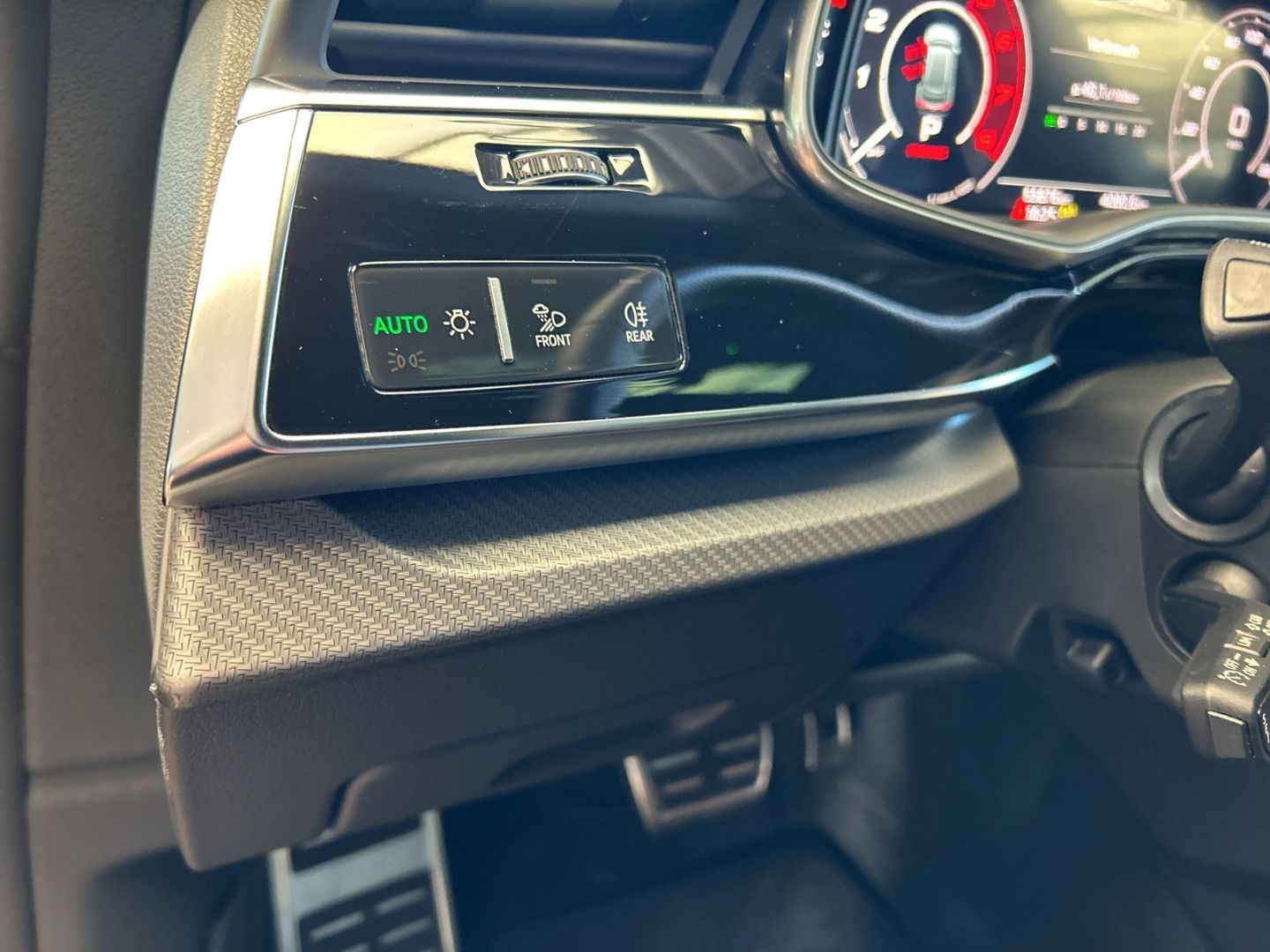 Fahrzeugabbildung Audi RSQ8 4.0 TFSI quattro tiptronic Matrix B&O Pano