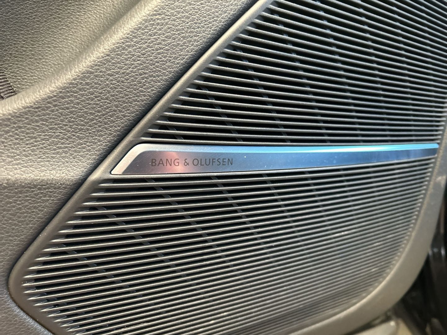 Fahrzeugabbildung Audi RSQ8 4.0 TFSI quattro tiptronic Matrix B&O Pano