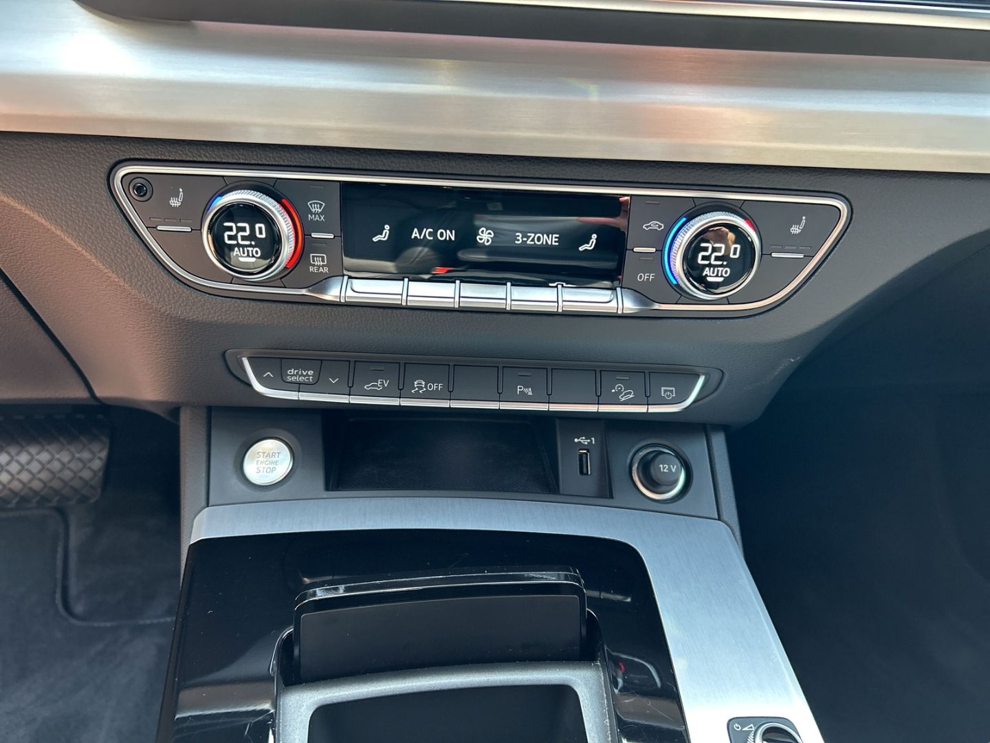 Fahrzeugabbildung Audi Q5 55 TFSI e quattro S line MATRIX LED AHK
