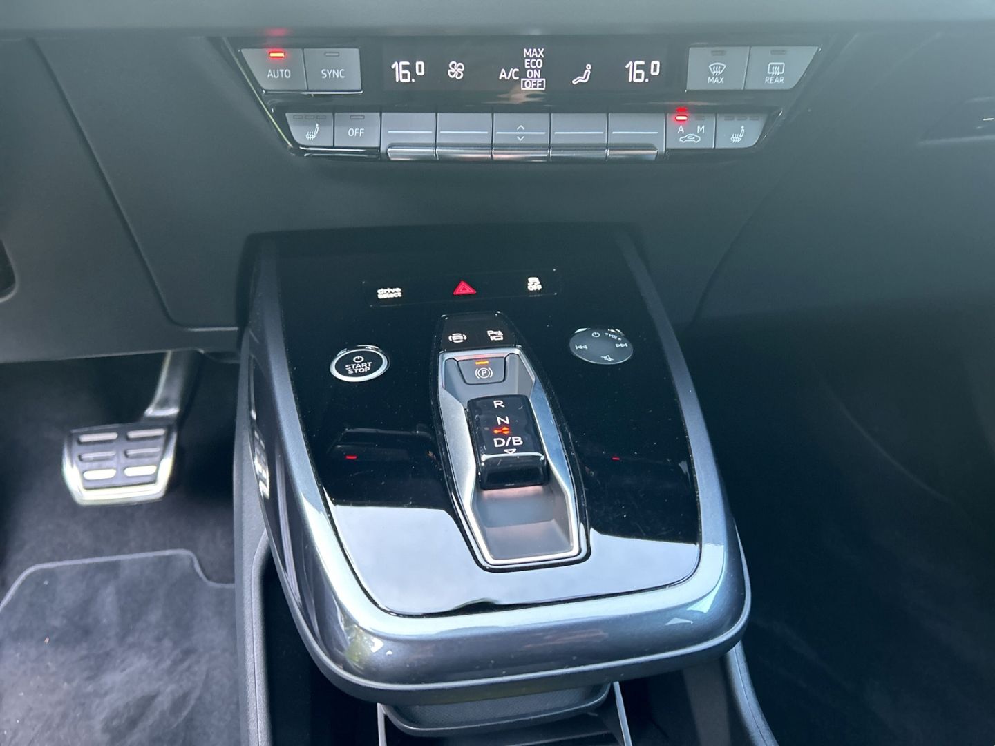 Fahrzeugabbildung Audi Q4 e-tron SPRTB 45 QUATTRO+LED+AHK+NAVI+KLIMAKOM