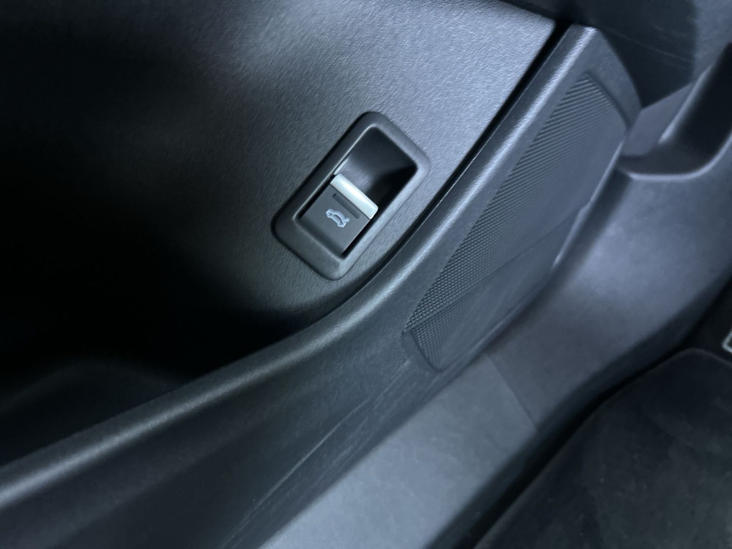 Fahrzeugabbildung Audi Q4 e-tron SPRTB 45 QUATTRO+LED+AHK+NAVI+KLIMAKOM