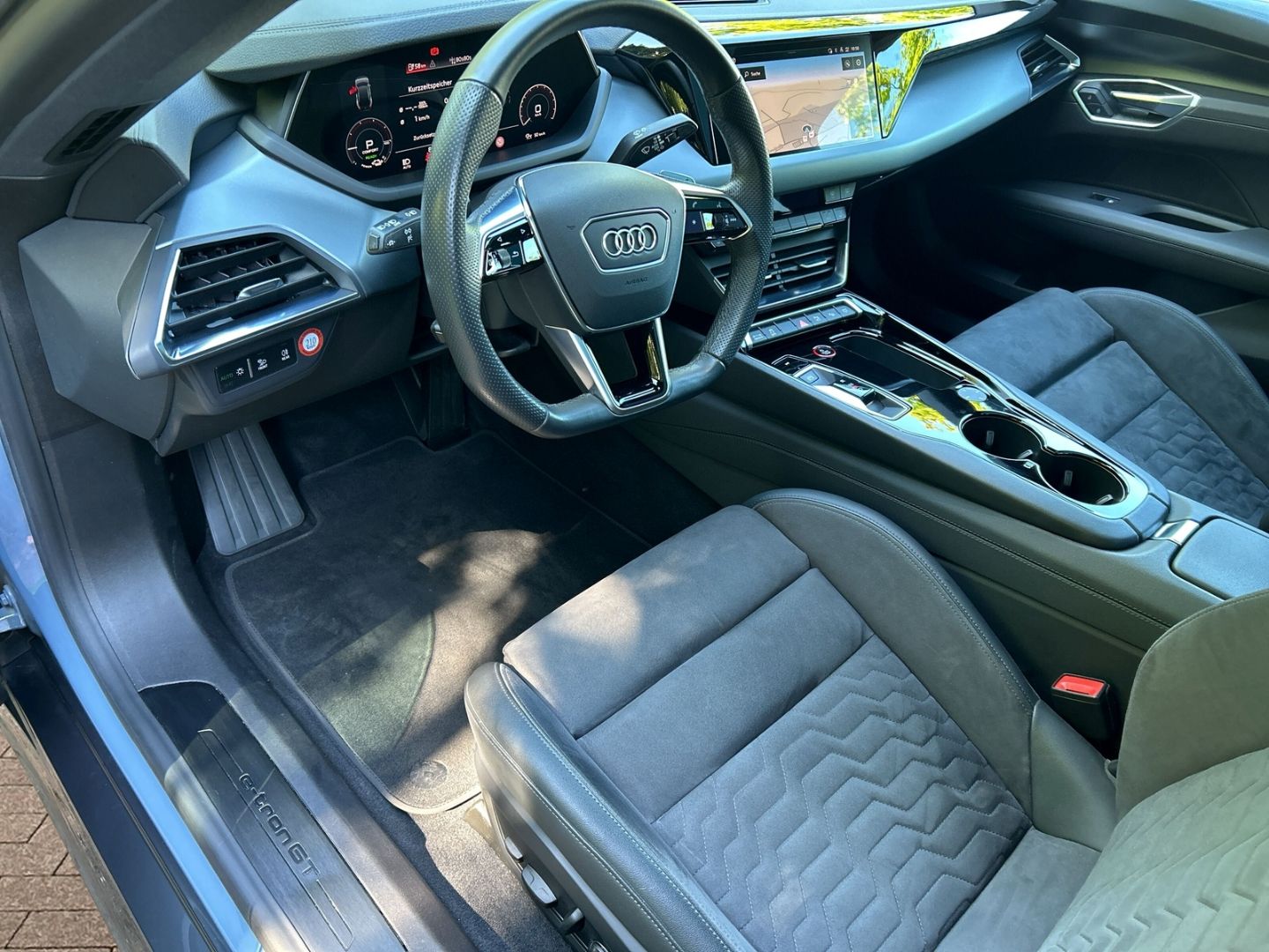 Fahrzeugabbildung Audi e-tron GT quattro Matrix LED Pano Kamera Alu 20