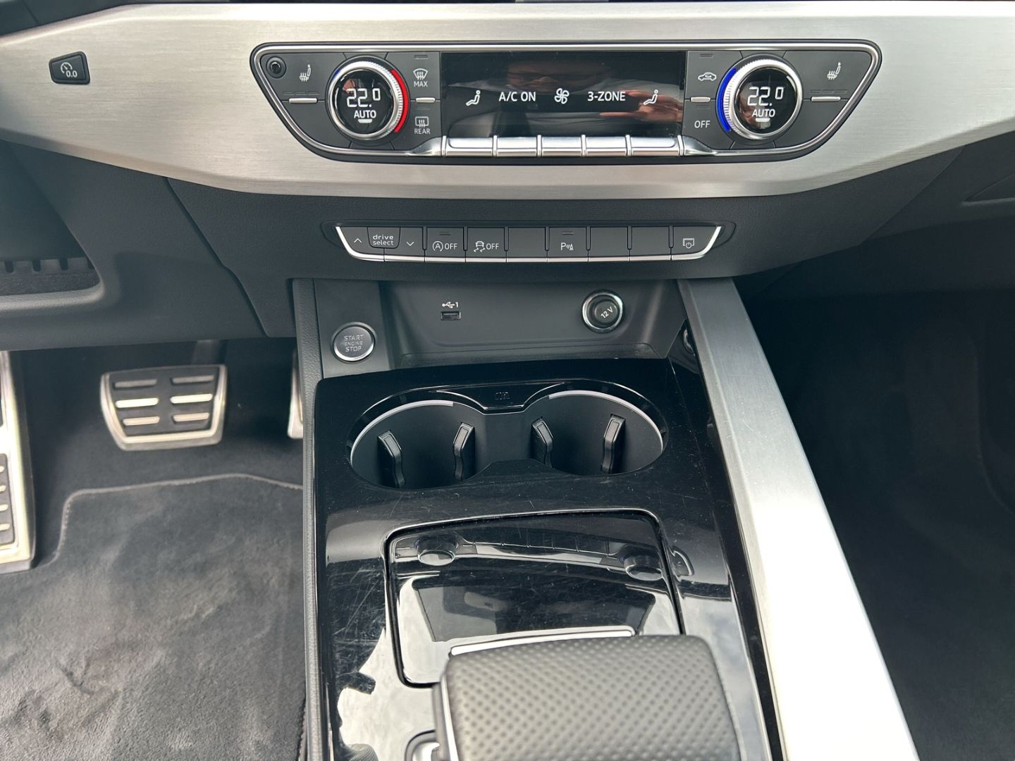Fahrzeugabbildung Audi A4 40 2.0 TDI Avant S line Navi Leder Soundsyste
