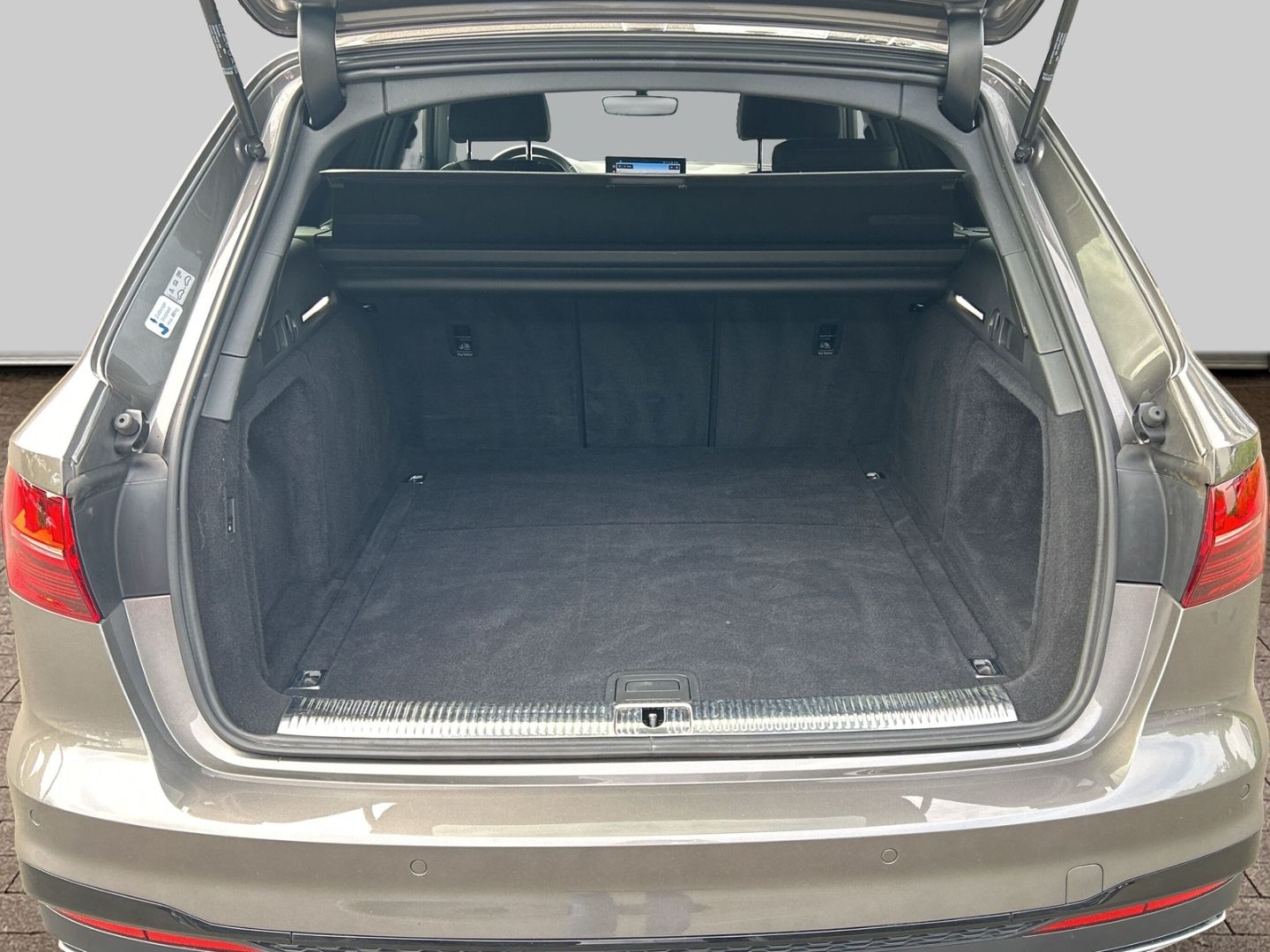 Fahrzeugabbildung Audi A4 40 2.0 TDI Avant S line Navi Leder Soundsyste