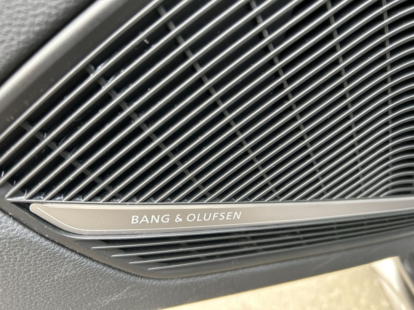Fahrzeugabbildung Audi A4 40 2.0 TDI Avant S line Navi Leder Soundsyste