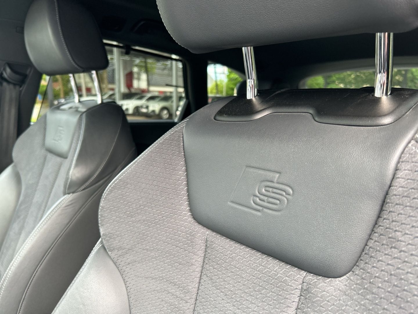 Fahrzeugabbildung Audi A4 40 2.0 TDI Avant S line Navi Leder Soundsyste