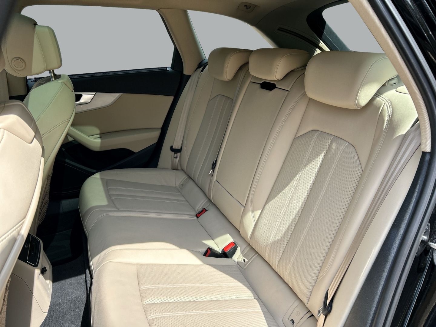 Fahrzeugabbildung Audi A4 40 quattro 2.0 TDI Avant StandHZG AHK Navi Le