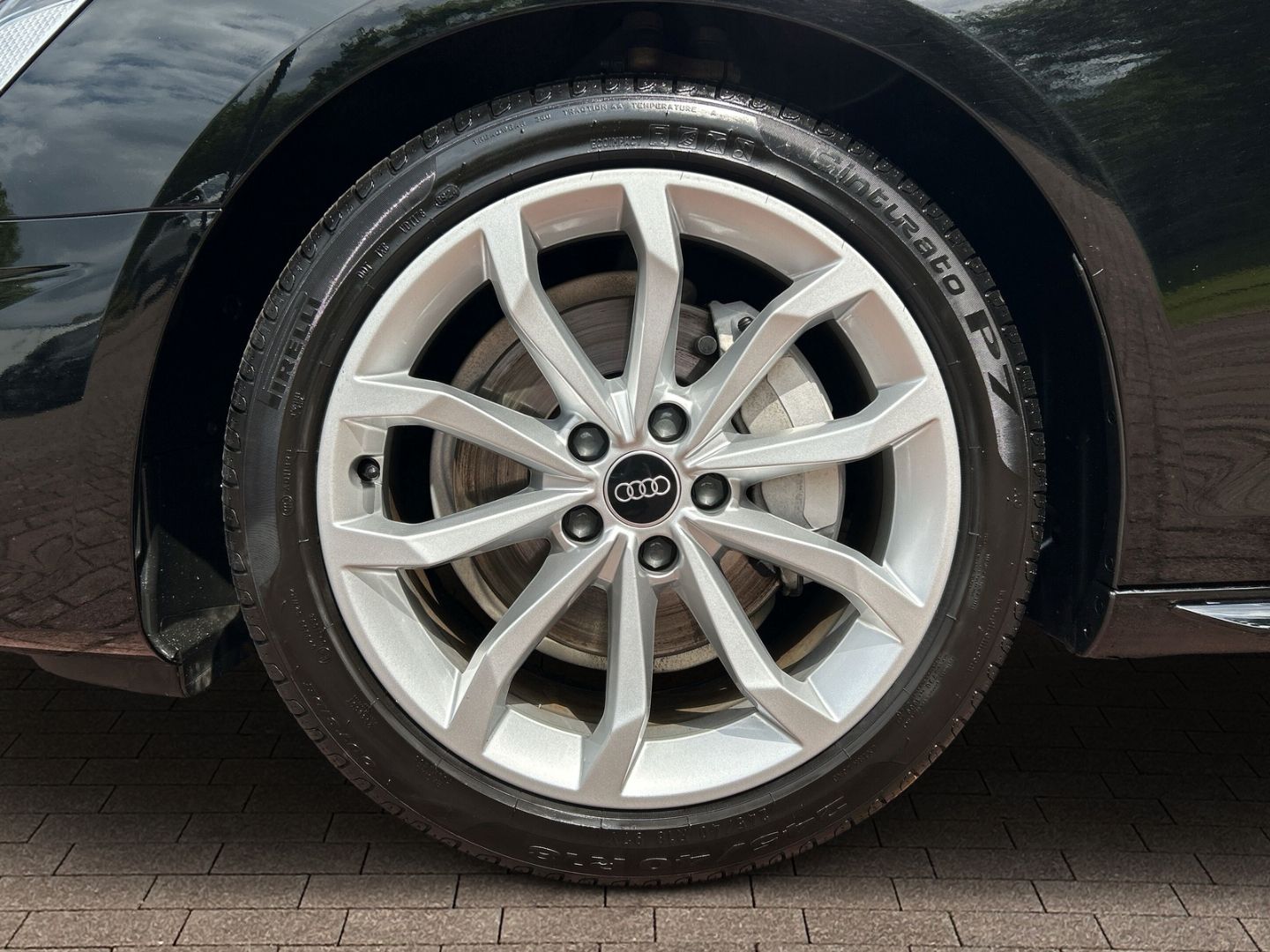 Fahrzeugabbildung Audi A4 40 quattro 2.0 TDI Avant StandHZG AHK Navi Le
