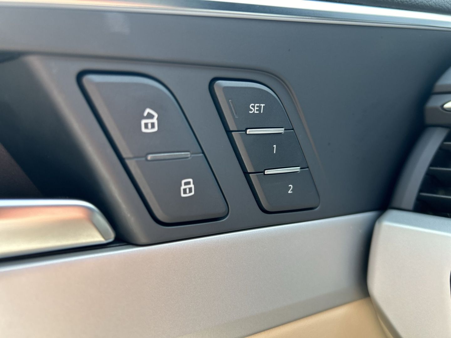 Fahrzeugabbildung Audi A4 40 quattro 2.0 TDI Avant StandHZG AHK Navi Le