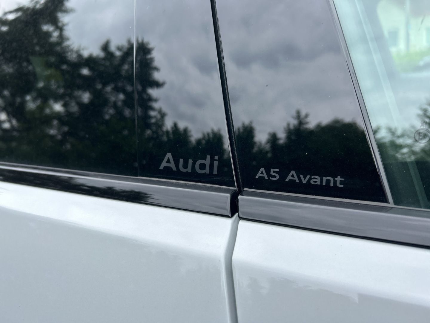 Fahrzeug 24 Fahrzeugabbildung Audi A5 AVANT e-HYBRID 220 kW LED+PANO,B&O,