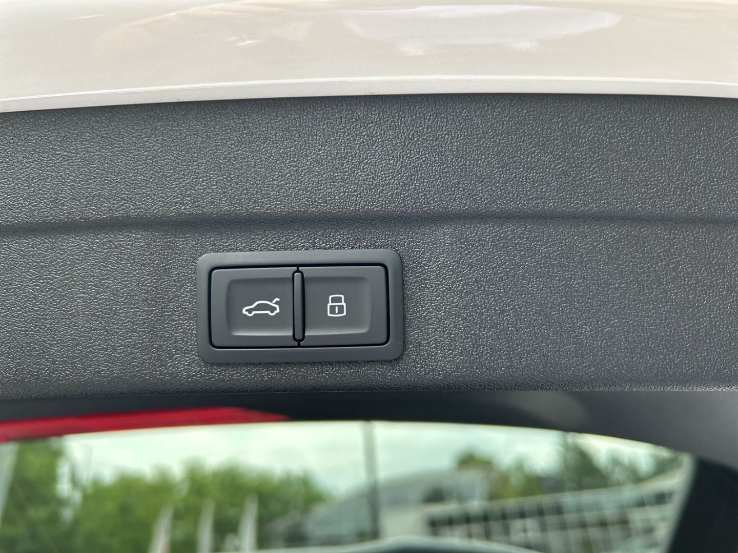 Fahrzeug 25 Fahrzeugabbildung Audi A5 AVANT e-HYBRID 220 kW LED+PANO,B&O,