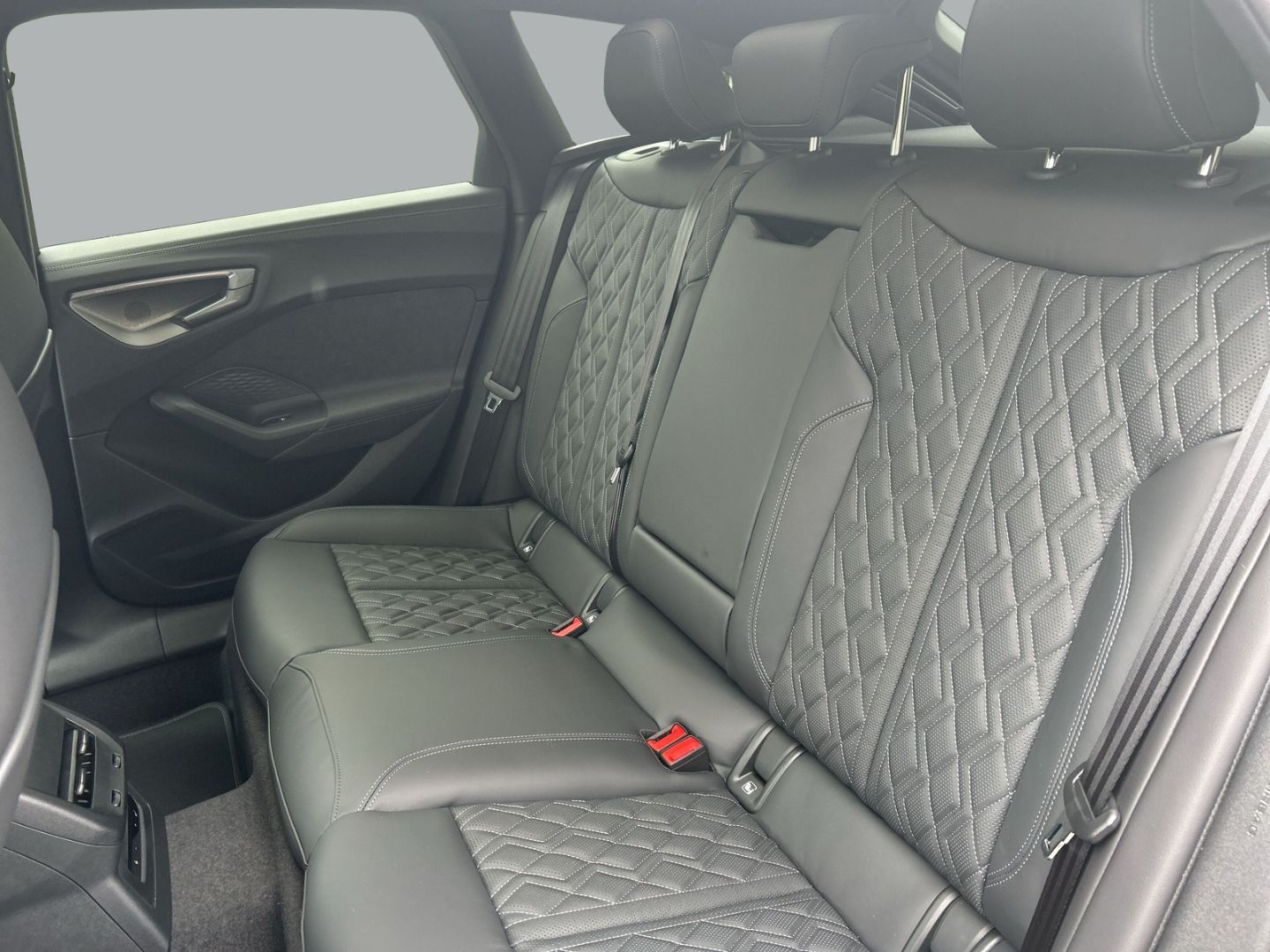 Fahrzeugabbildung Audi A5 Avant TFSI 3.0 quattro e-HYBRID 270 kW LED+HU
