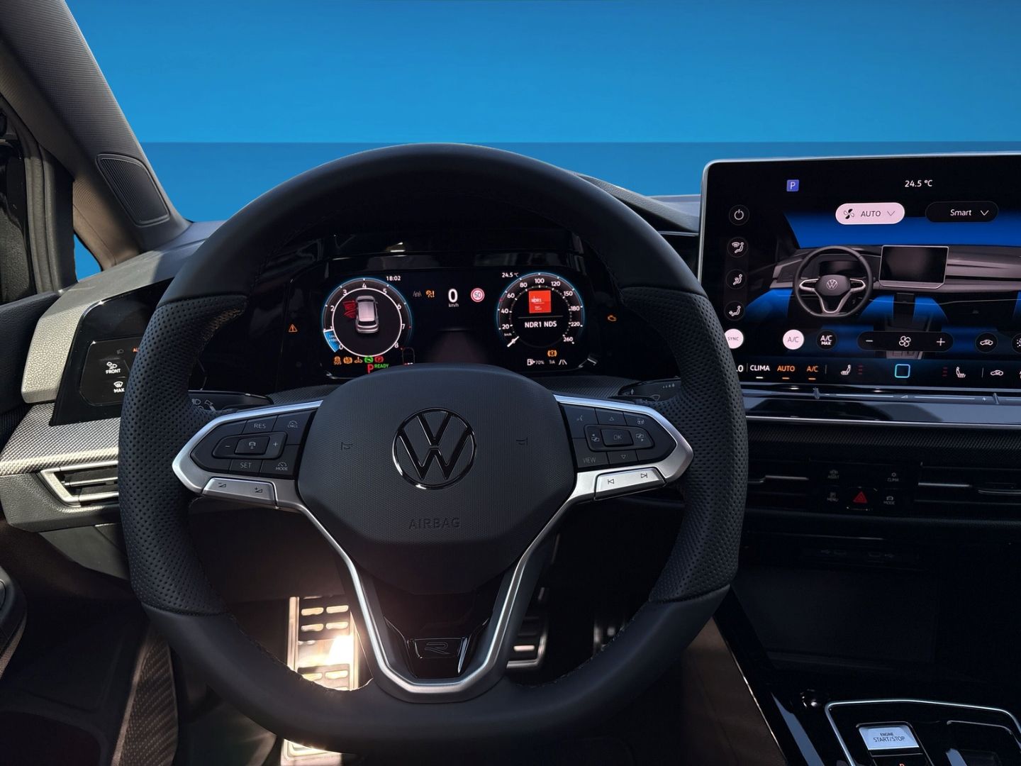 Fahrzeugabbildung Volkswagen Golf 1.5 R-Line 1,5 l eTSI AHK LED+ PARK COMFORT