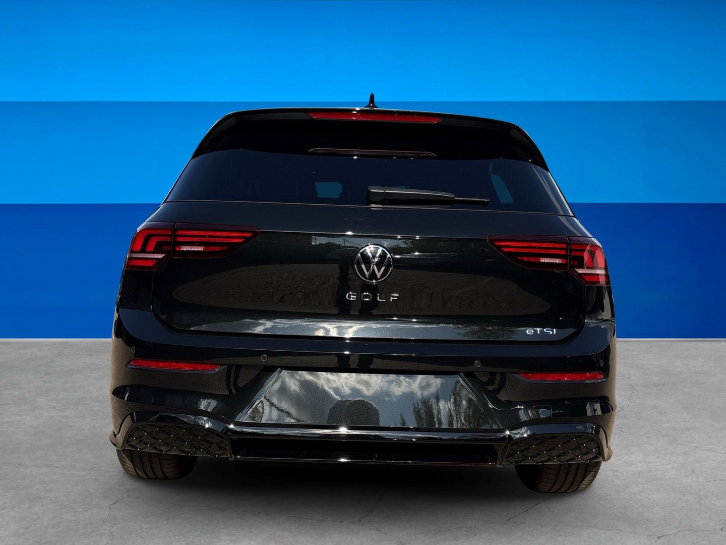 Fahrzeugabbildung Volkswagen Golf 1.5 R-Line 1,5 l eTSI AHK LED+ PARK COMFORT
