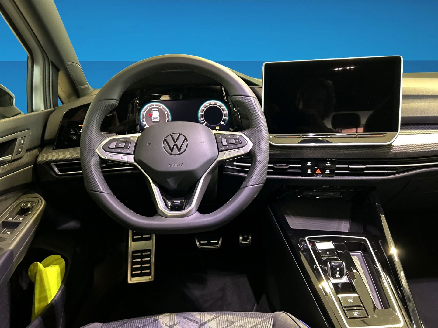 Fahrzeugabbildung Volkswagen Golf R-Line 1,5 l eTSI AHK BLACK STYLE LED+