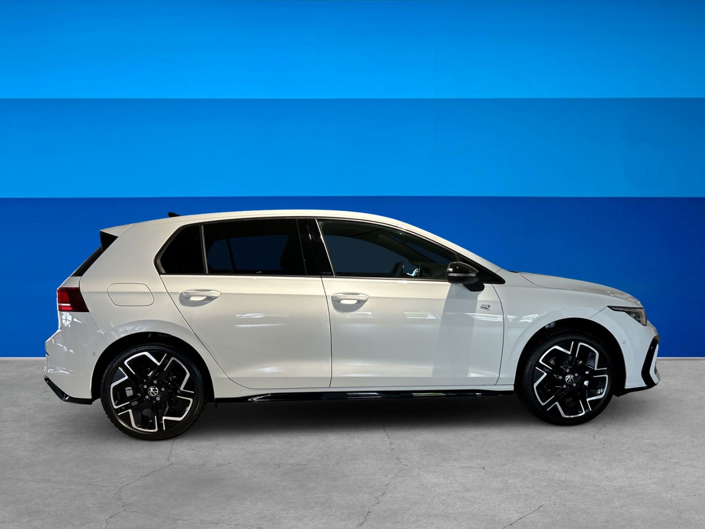 Fahrzeugabbildung Volkswagen Golf R-Line 1,5 l eTSI AHK BLACK STYLE LED+