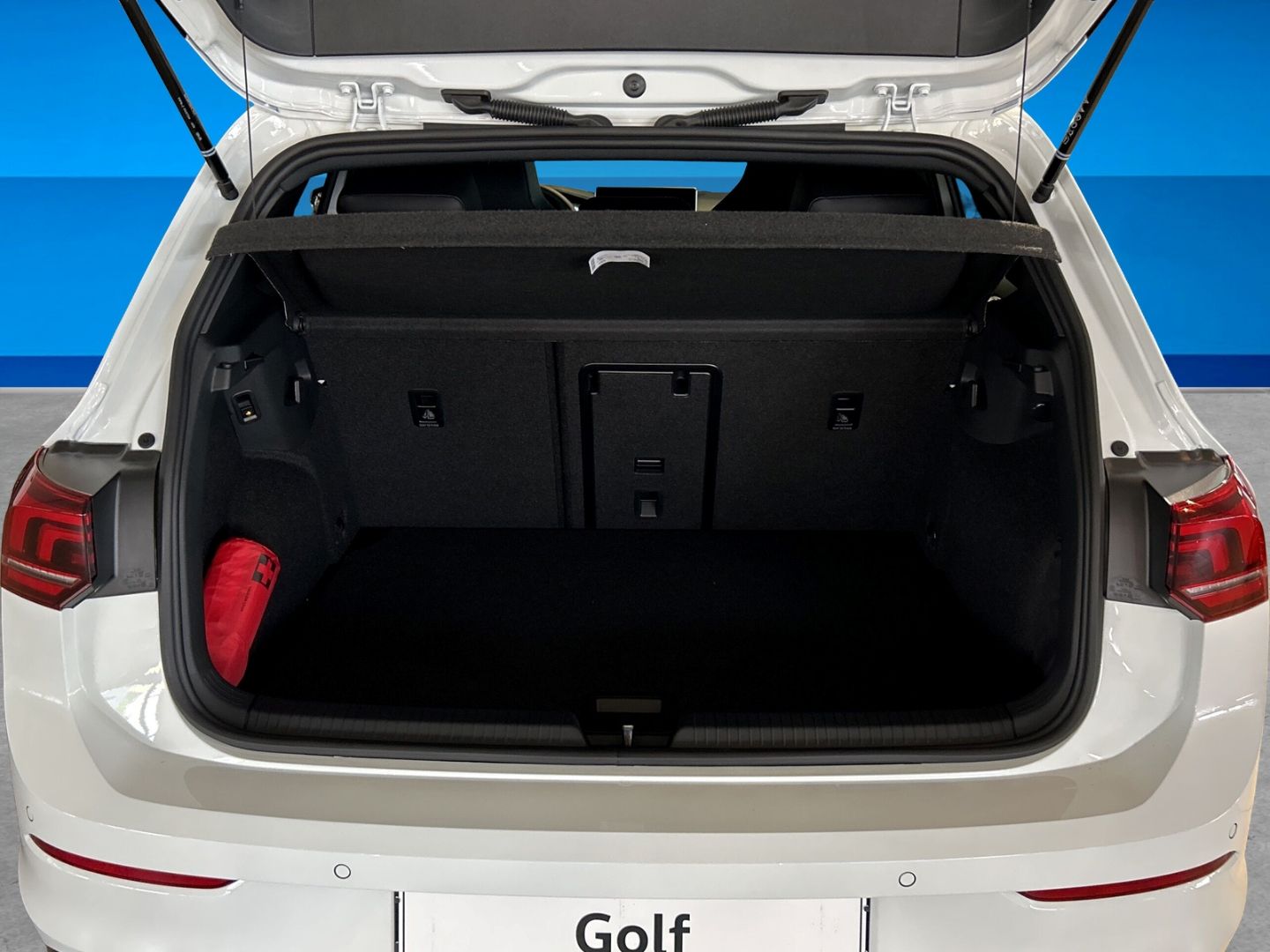 Fahrzeugabbildung Volkswagen Golf R-Line 1,5 l eTSI AHK BLACK STYLE LED+