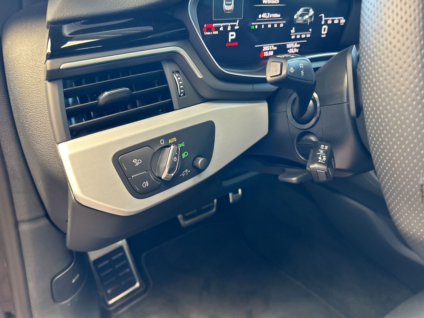 Fahrzeugabbildung Audi A5 Cabriolet 40 TFSI S-LINE+AHK+NAVI+LEDER+VIRTU