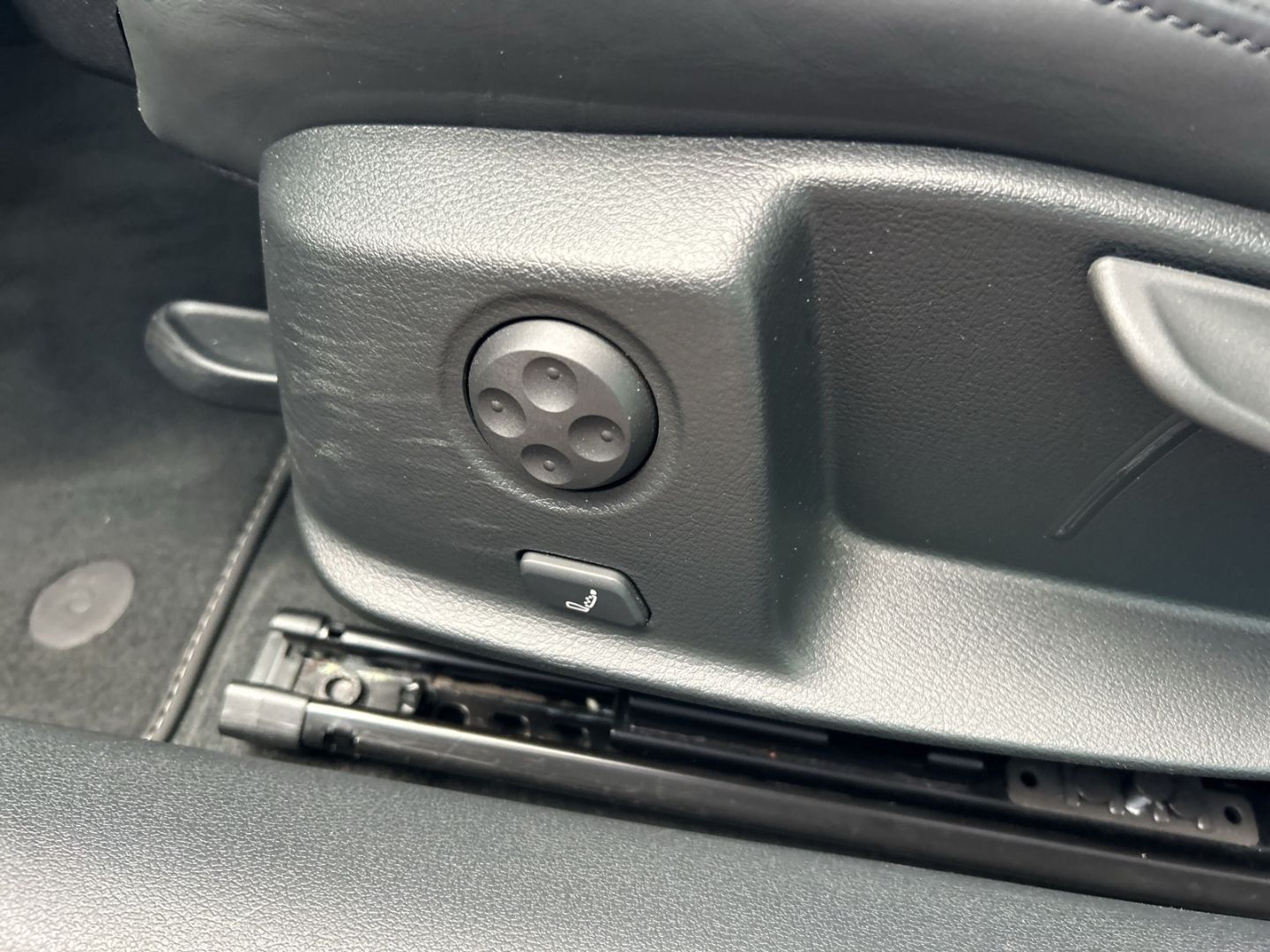 Fahrzeugabbildung Audi A5 Cabriolet 40 TFSI S-LINE+AHK+NAVI+LEDER+VIRTU