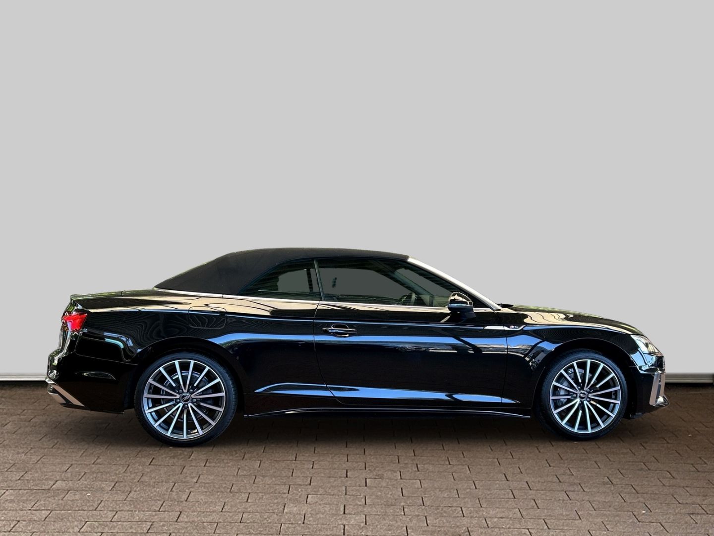 Fahrzeugabbildung Audi A5 Cabriolet 40 TFSI S-LINE+AHK+NAVI+LEDER+VIRTU