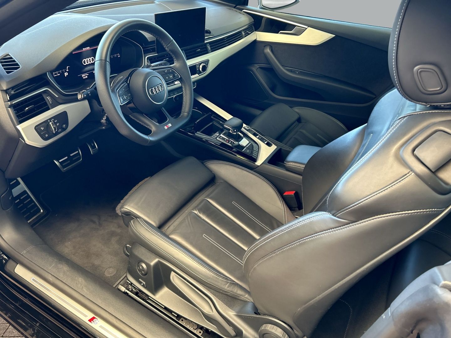 Fahrzeugabbildung Audi A5 Cabriolet 40 TFSI S-LINE+AHK+NAVI+LEDER+VIRTU