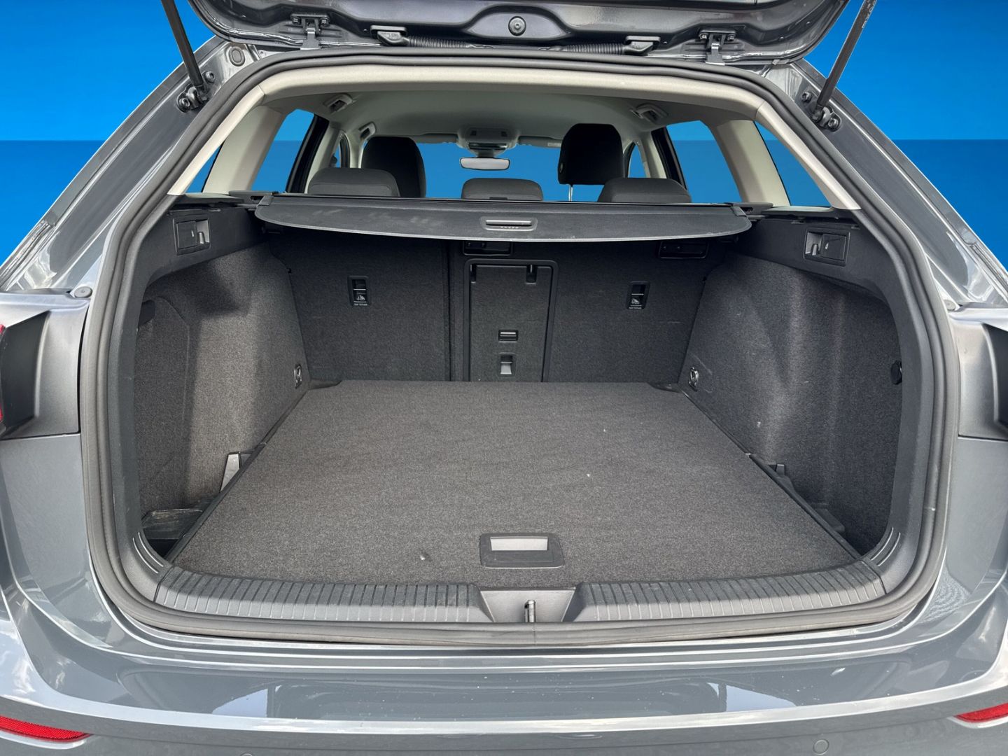 Fahrzeugabbildung Volkswagen Golf 8 2.0 TDI (EURO 6d) Life Navi  DCP Light A.