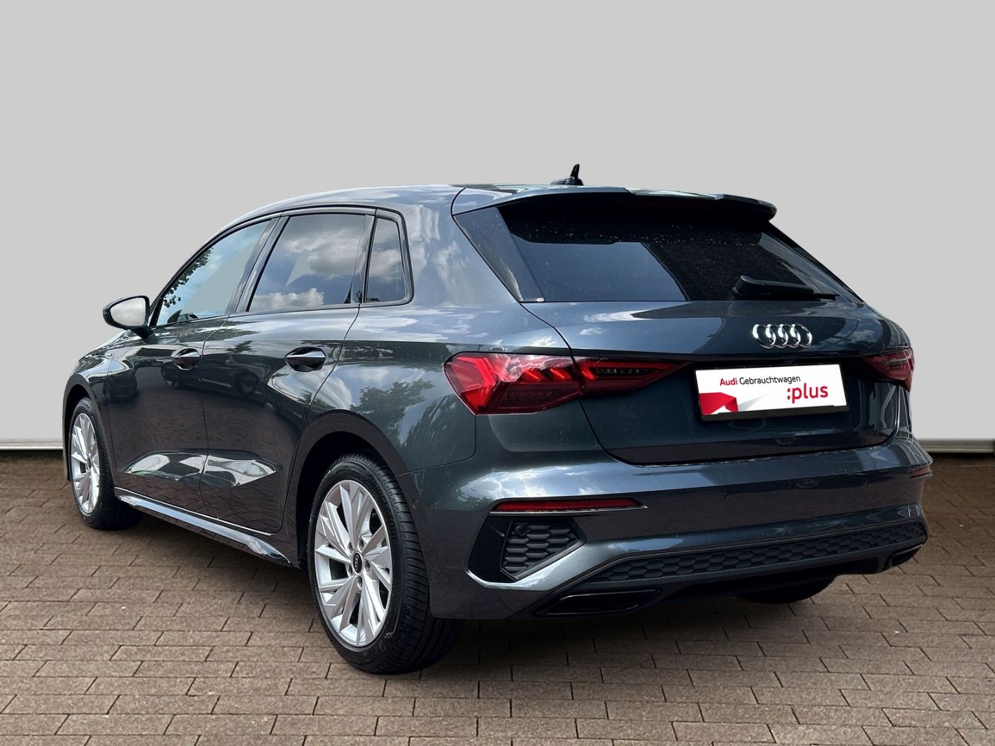 Fahrzeugabbildung Audi A3 Sportback 35 TFSI S line NAVI Rückfahrkamera
