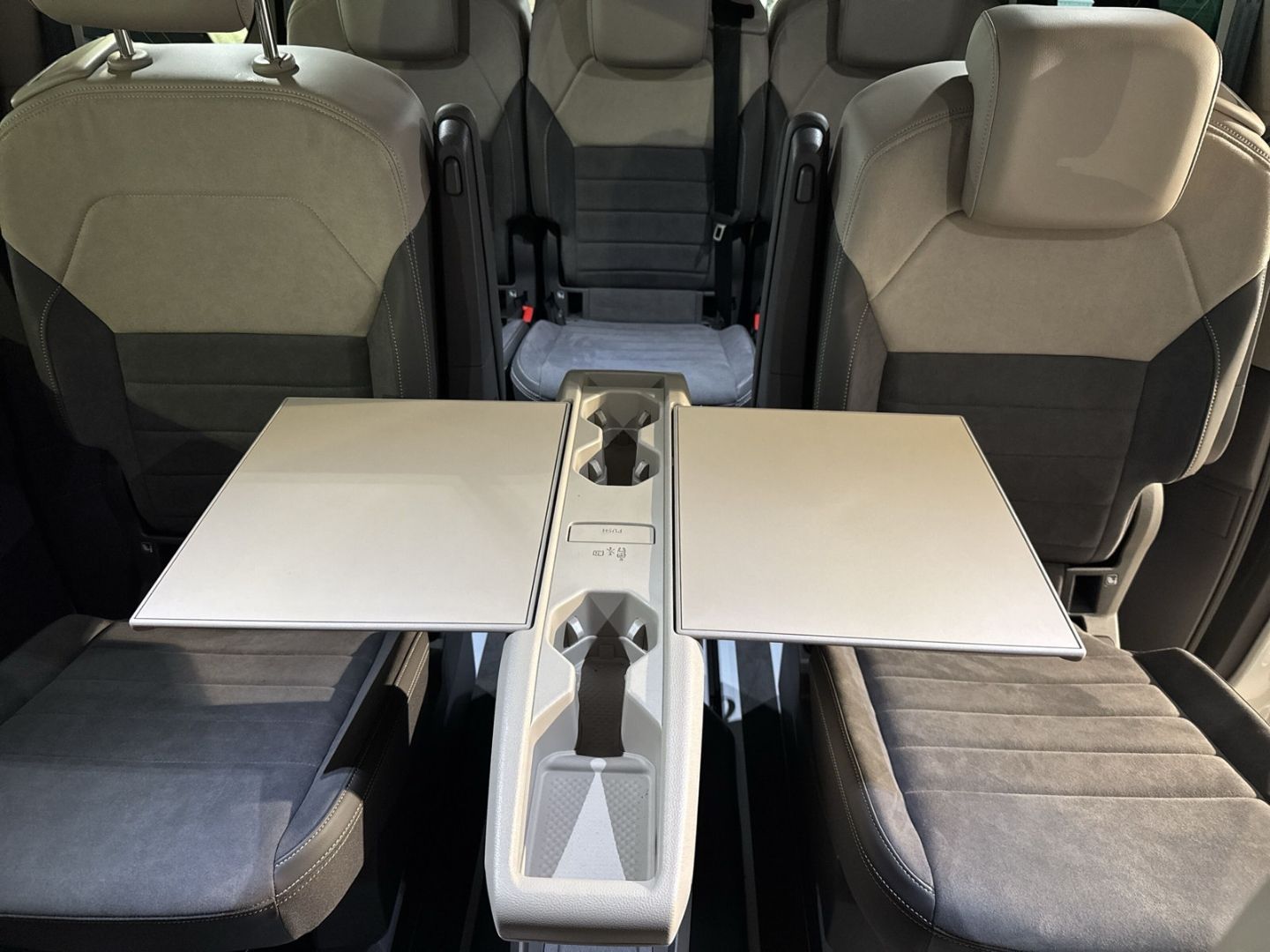 Fahrzeug 19 Fahrzeugabbildung Volkswagen T7 Multivan Edition 2,0 l TDI 110 kW DSG LÜ